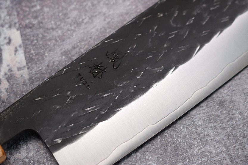Yuzo Black SLD eebenpuu ja oliivipuu 16.5cm japanilainen käsintehty nakiri veitsi