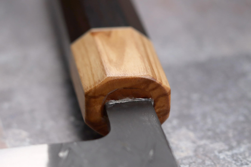 Yuzo Black SLD ebenholts och olivträ 16,5 cm japansk handgjord nakirikniv
