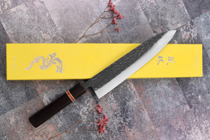 Faca de chef japonesa Yuzo Black SLD de 24 cm, feita à mão em ébano e madeira de marmelo