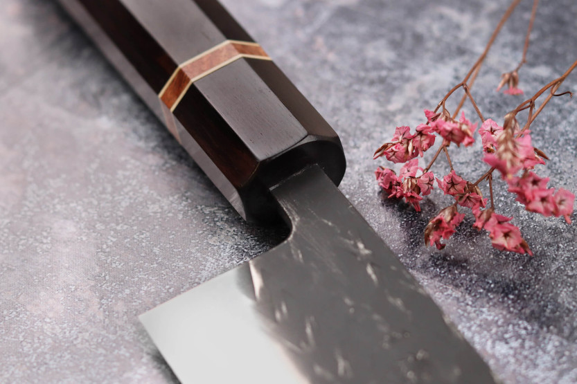 Yuzo Black SLD eebenpuu ja kvittenipuu 24cm japanilainen käsityöläiskokki ' s veitsi