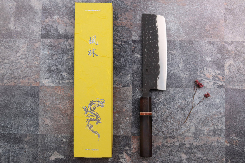 faca nakiri japonesa Yuzo Black SLD de 16,5 cm feita à mão em ébano e marmelo