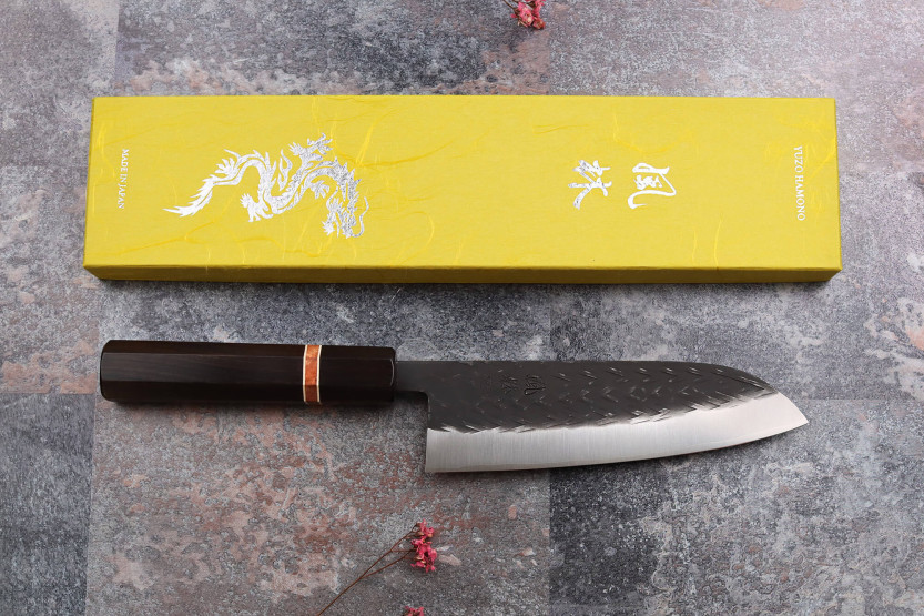 faca santoku japonesa de faca santoku Yuzo Black SLD de 16,5 cm, feita à mão em ébano e marmelo