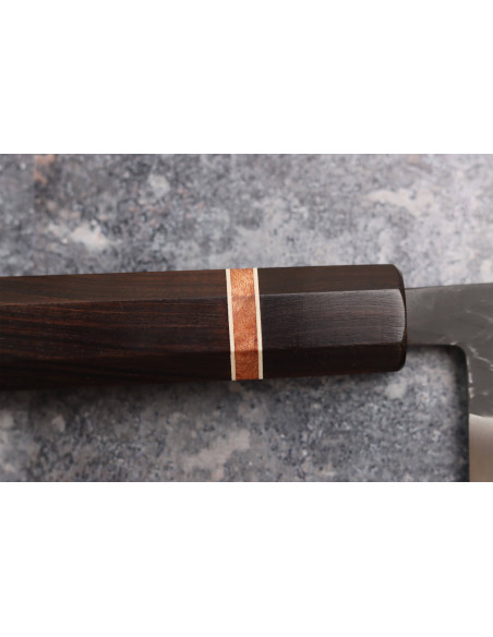 Japanisches handgefertigtes 16,5cm santokumesser Yuzo Black SLD aus Ebenholz und Cognacholz