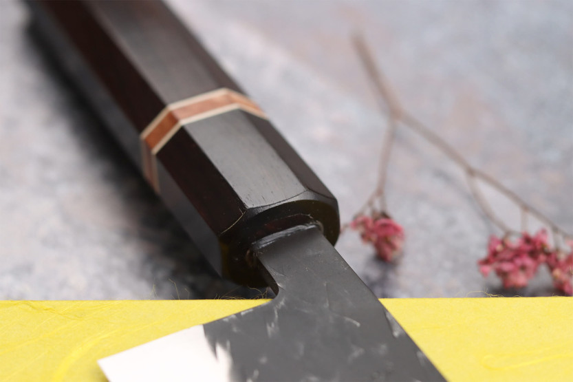 faca santoku japonesa de faca santoku Yuzo Black SLD de 16,5 cm, feita à mão em ébano e marmelo
