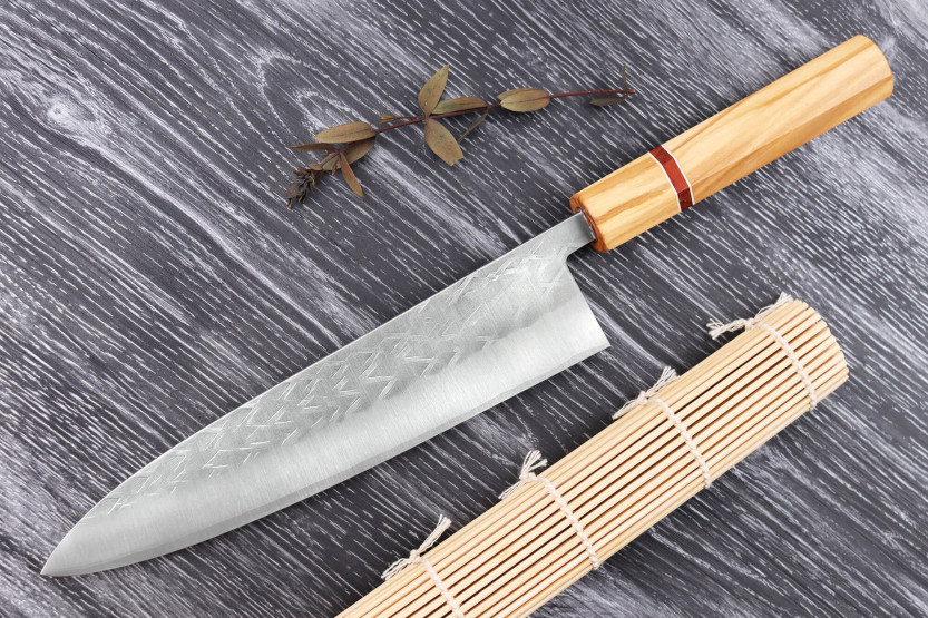 Faca de chefe Yuzo SLD 21cm azeitona e sequoia feita à mão no Japão