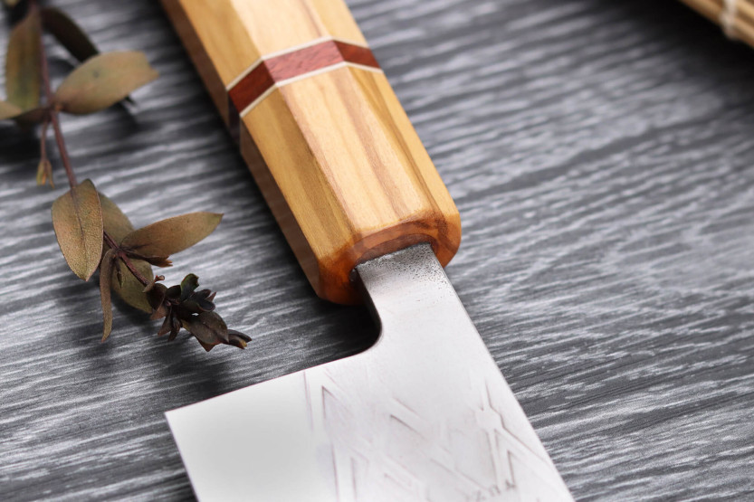 Yuzo SLD 16,5cm oliv och sequoia japansk handgjord nakiri-kniv