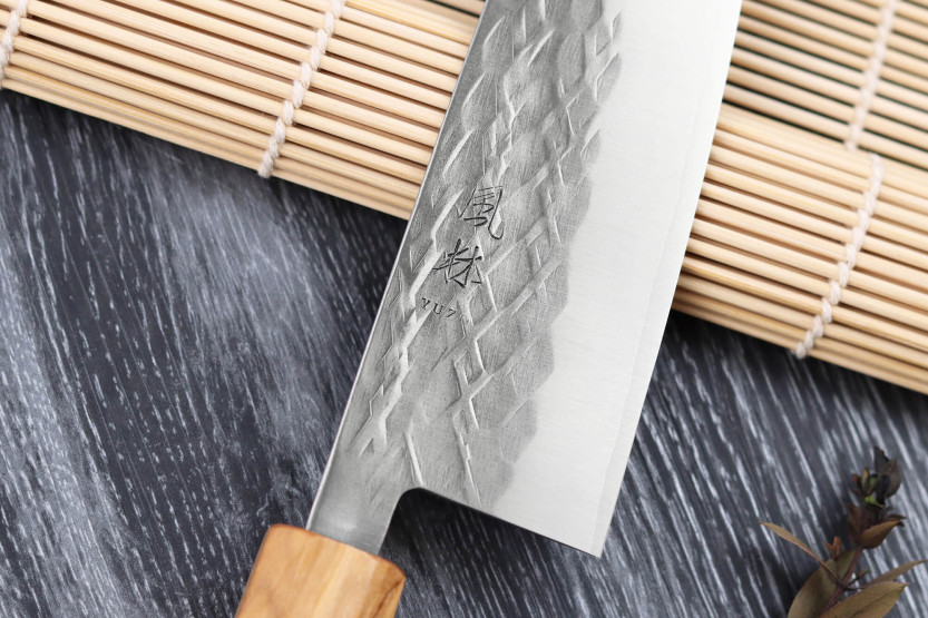 16,5cm santokuveitsi Yuzo SLD oliivi- ja mammuttipuu käsintehty japanilainen veitsi