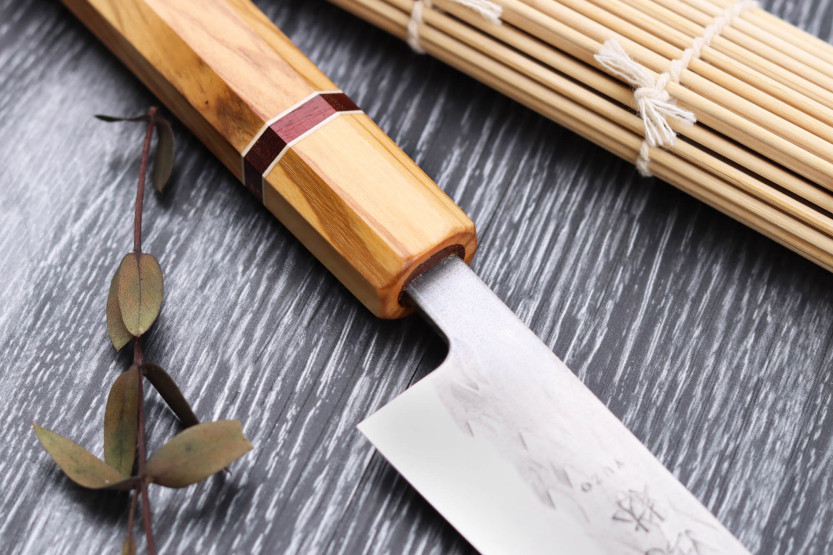 Yuzo SLD 24cm sujihiki cuchillo japonés hecho a mano de olivo y secuoya