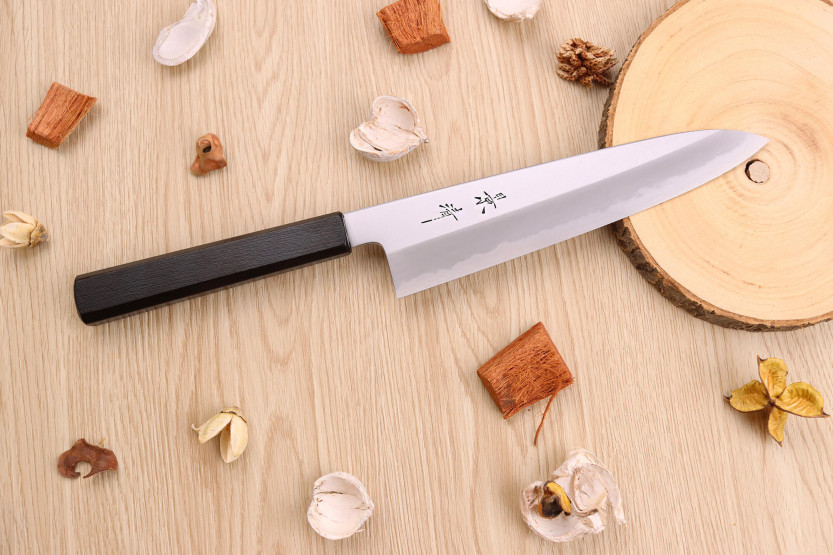 Kagekiyo Suri Urushi 21cm cuchillo de cocinero japonés hecho a mano