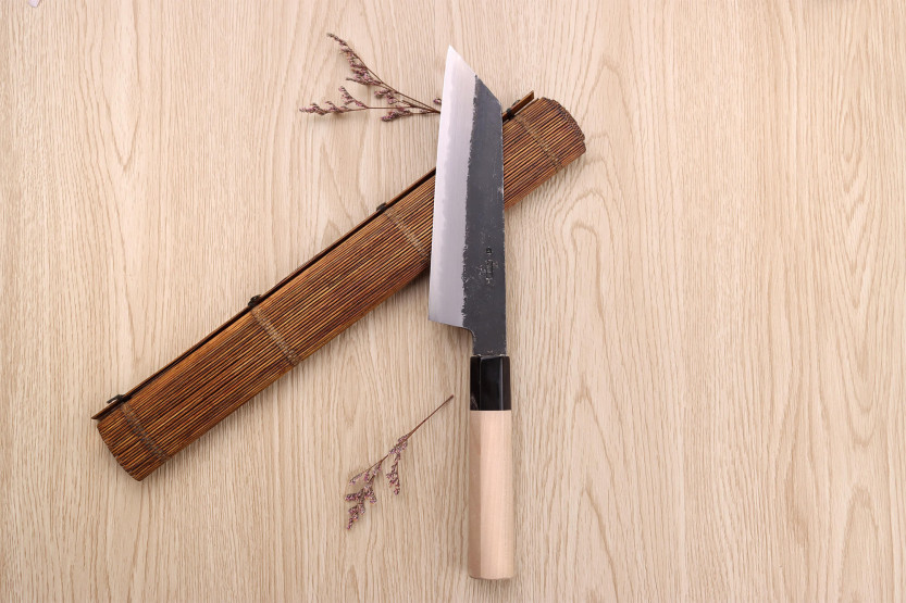 santoku kniv kiritsuke 18cm japonais artisanal Sakai Kikumori Kikuzuki Kuro