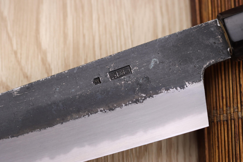santoku kniv kiritsuke 18cm japonais artisanal Sakai Kikumori Kikuzuki Kuro