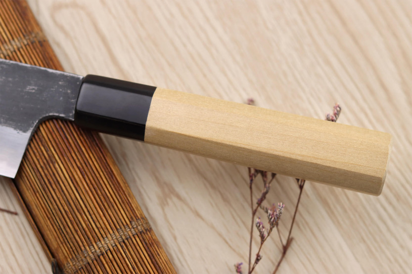 santoku kniv kiritsuke 18cm japonais artisanal Sakai Kikumori Kikuzuki Kuro