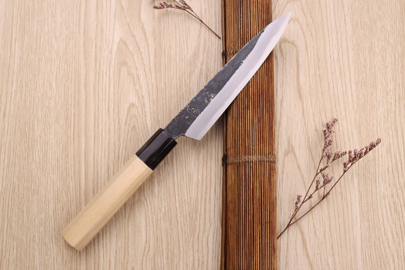 cuchillo universal 15cm japonais artisanal Sakai Kikumori Kikuzuki Kuro