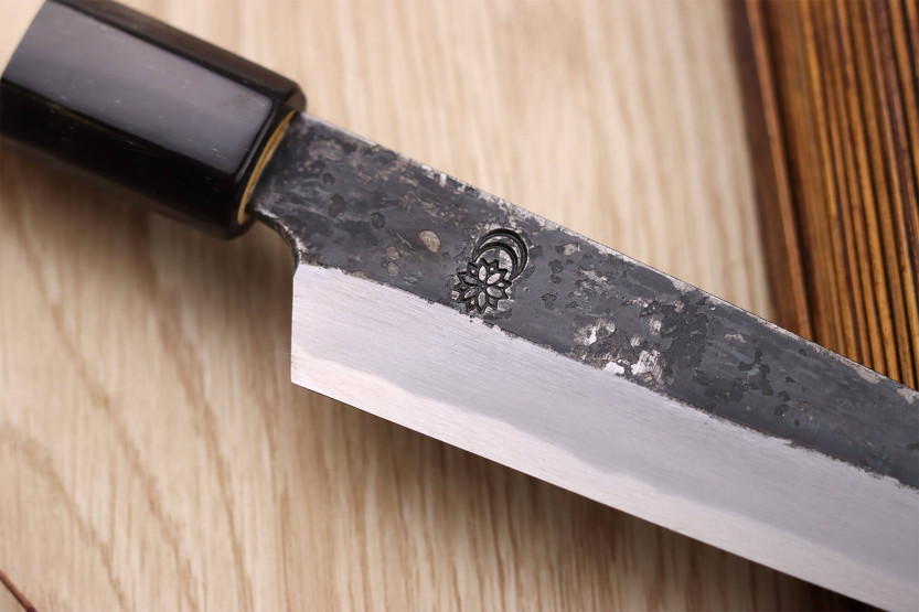 Universeel mes 15cm japonais artisanal Sakai Kikumori Kikuzuki Kuro