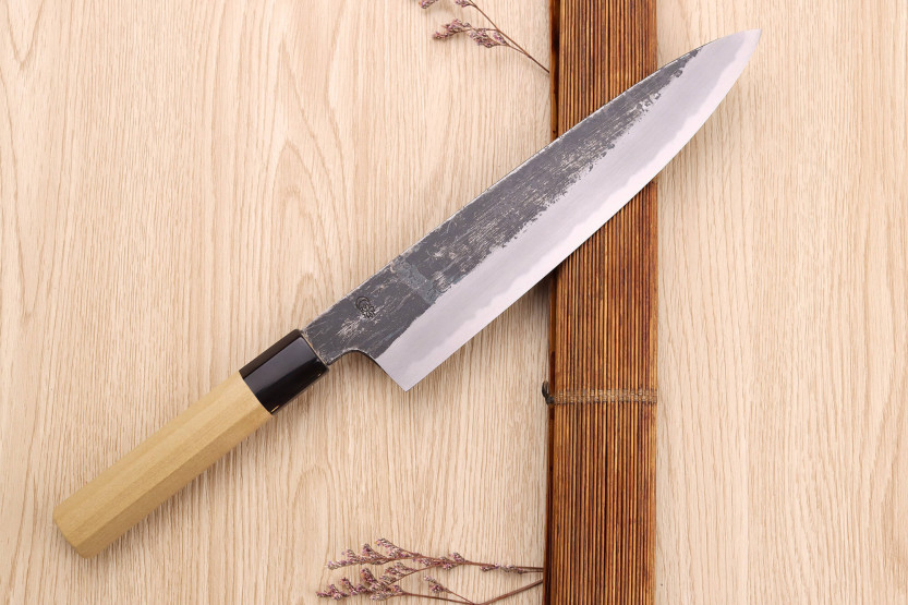 Faca do chef japonesa artesanal Sakai Kikumori Kikuzuki Kuro 24cm