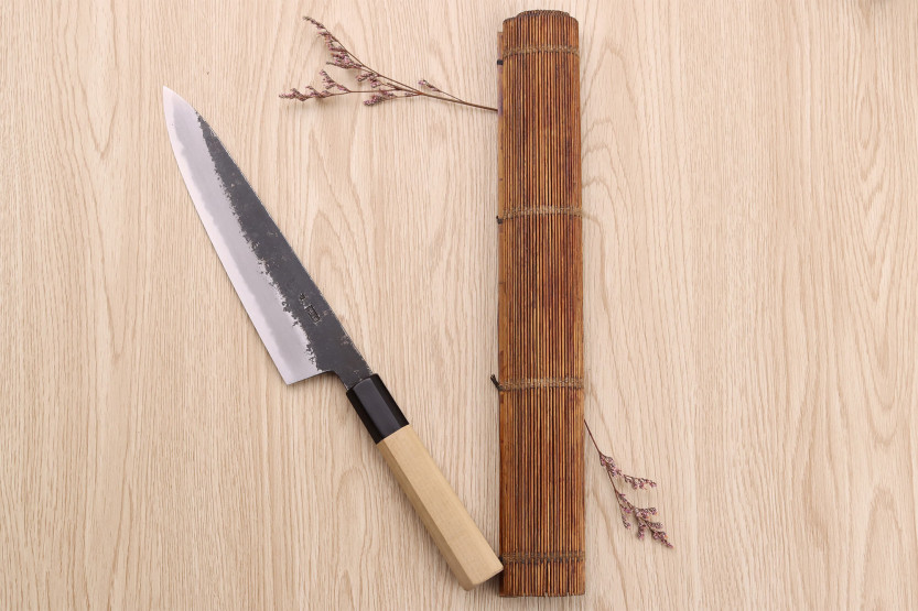 Sakai Kikumori Kikuzuki Kuro 21cm Japanilainen käsintehty kokkiveitsi