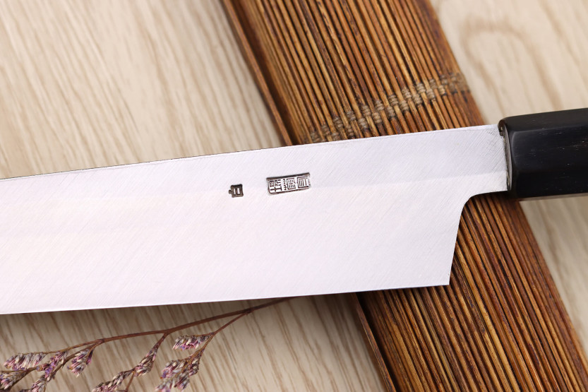 Coltello yanagiba kiritsuke 27cm japonais artisanal Sakai Kikumori Kikuzuki Kuro