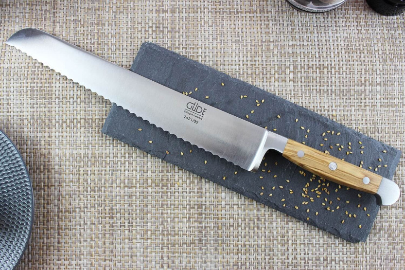 Cuchillo forjado para pan Franz Güde 32cm