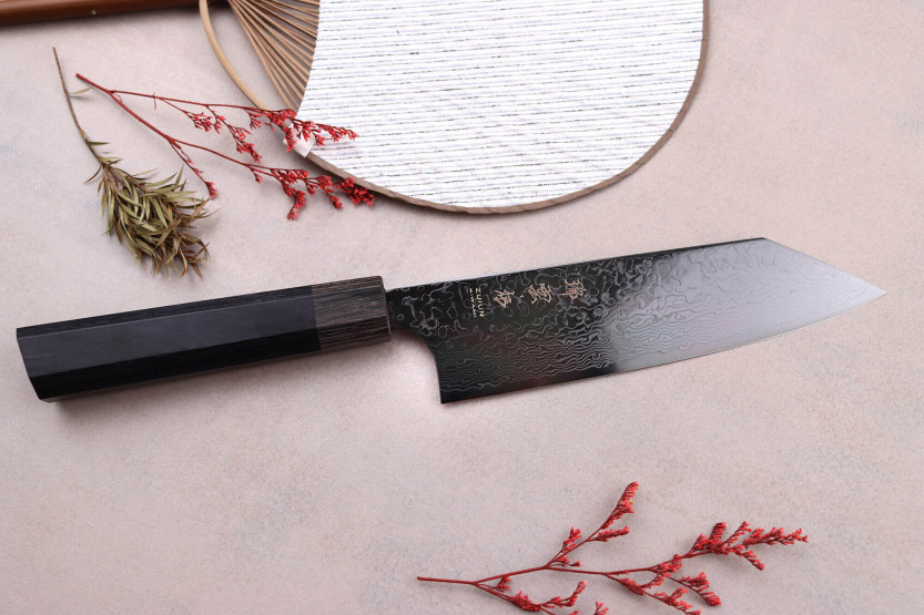 santoku-kniv kirsebær japansk Kanetsugu Zuiun Kiwami revêtement DLC 18cm