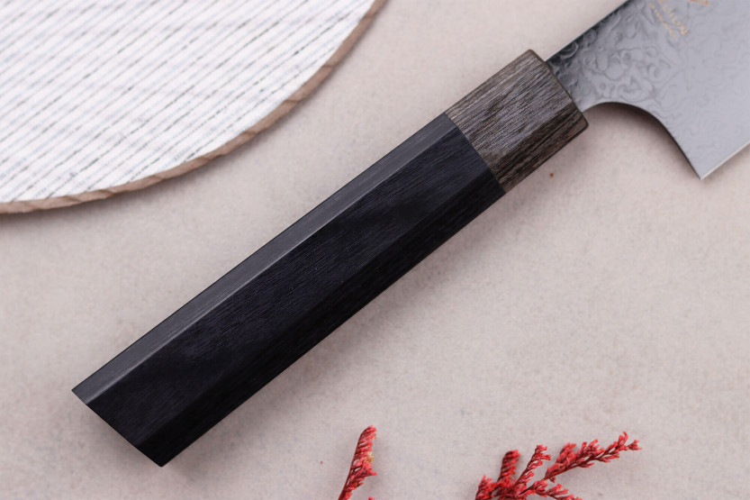 Kanetsugu Zuiun Kiwami japansk kiritsuke kokkekniv med DLC-belægning 21 cm