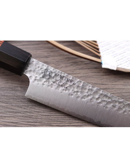 cuchillo universal japonés martillado Kanetsugu Heptagon Uto de 15cm