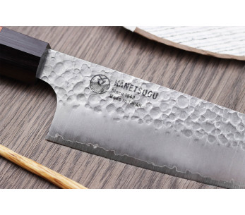 Kanetsugu Heptagon Uto 17cm gehamerd Japans santoku mes 2