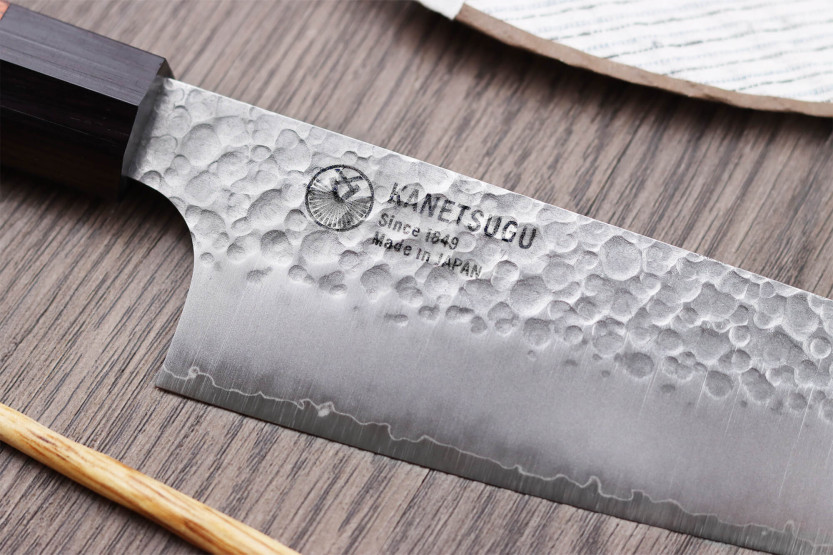 Kanetsugu Heptagon Uto 17cm vasaroitu japanilainen santoku veitsi