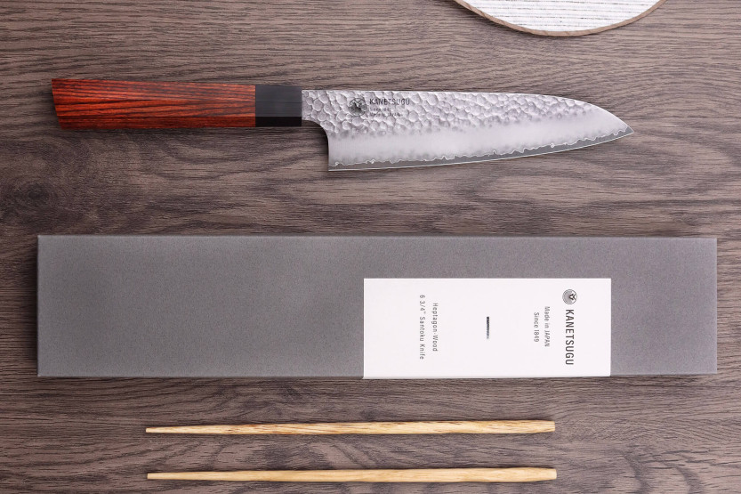 Japanisches santokumesser Kanetsugu Heptagon Uto gehämmert 17cm