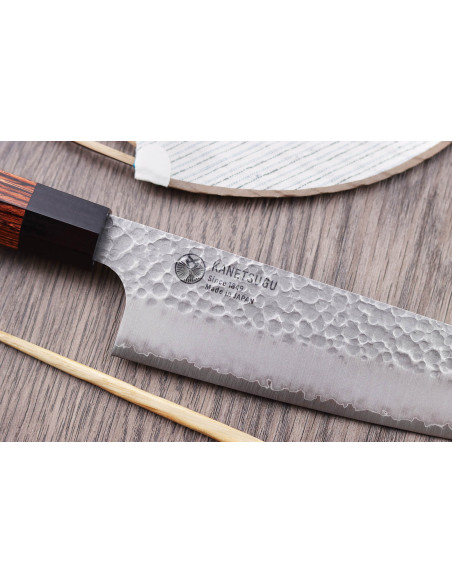 Coltello da chef giapponese martellato Kanetsugu Heptagon Uto da 20 cm