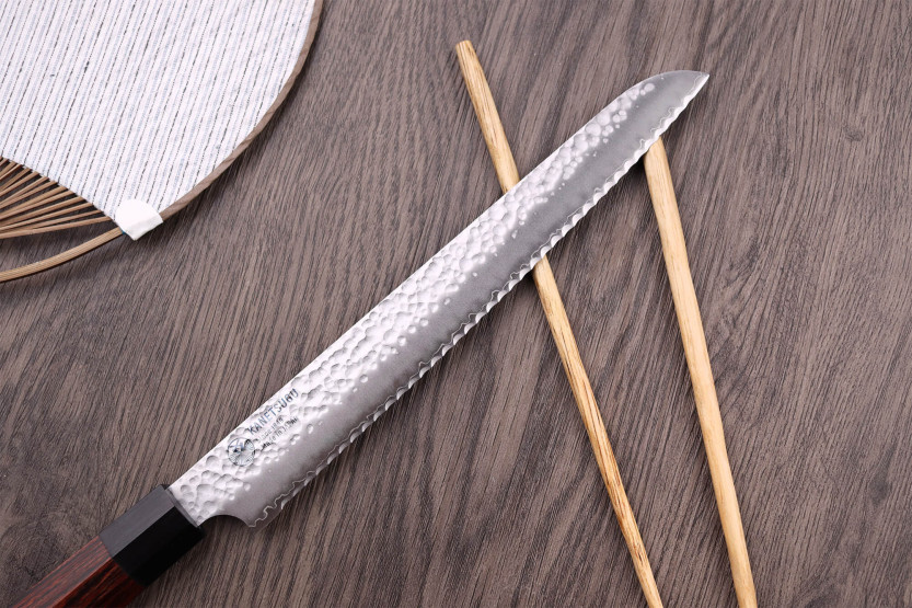Kanetsugu Japanilainen vasaroitu leipäveitsi 21cm