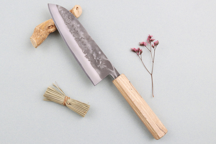 Wusaki Nakata Erable BS2 16,5 cm japansk santokukniv med lønnhåndtak håndlaget santokukniv