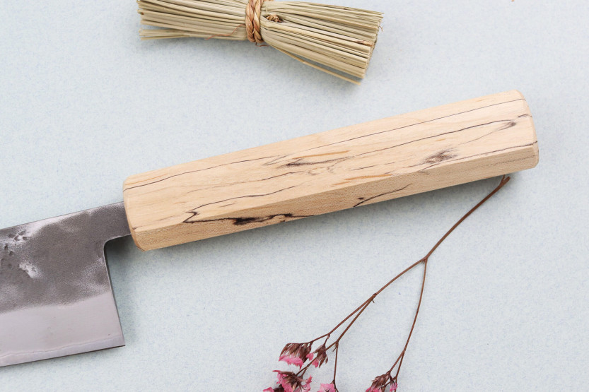 Faca de chef japonesa Wusaki Nakata Erable BS2 21cm com cabo em ácer