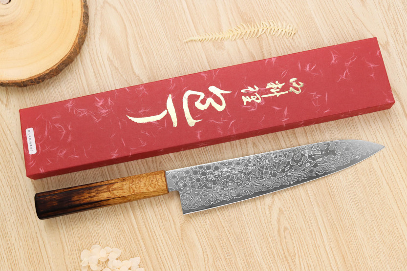 Coltello da chef giapponese fatto a mano da Yoshihiro Zad con lama damascata da 21 cm