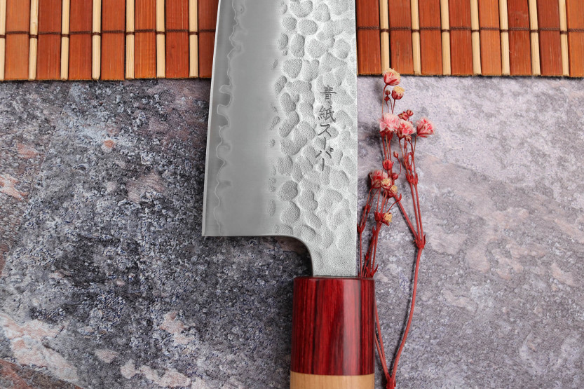 Cuchillo santoku japonés Cuchillo santoku Tsunehisa Aogami Super martillado 16.5cm hecho a mano