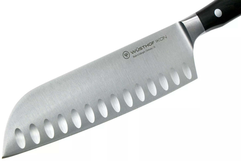 Cuchillo santoku forjado Wüsthof Ikon 17cm con con borde granton madera de granadillo