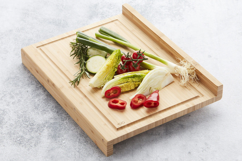 FSC bamboo Point-Virgule cutting board with gutter - 2 sizes