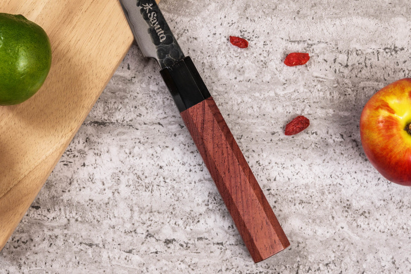 Cuchillo de pelar martillado Sayuto Sequoia San Mai 9cm