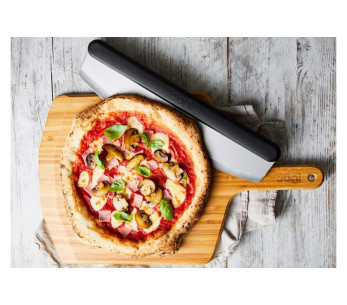 Cortador de pizza Ooni de 35 cm em aço inoxidável com lâmina em forma de meia-lua 2