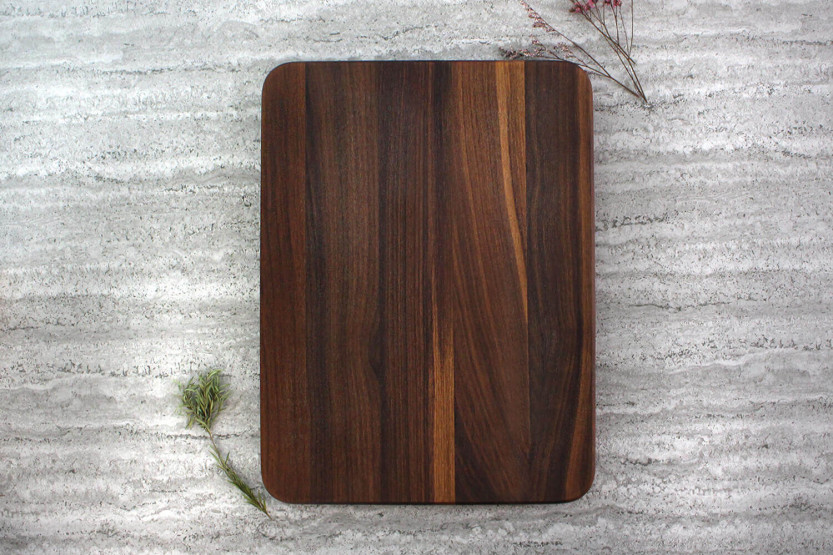 Tábua de cortar madeira de nogueira Wusaki com calha - 40 x 30 x 1,9 cm