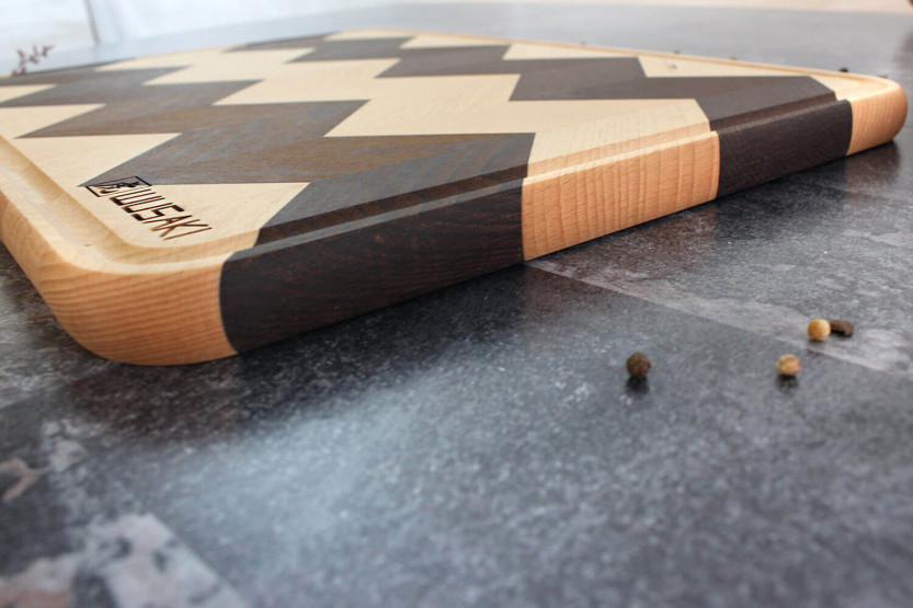 Tabla de cortar Wusaki de madera de haya termotratada con certificado FSC y canalón - 40 x 30 x 1,9 cm