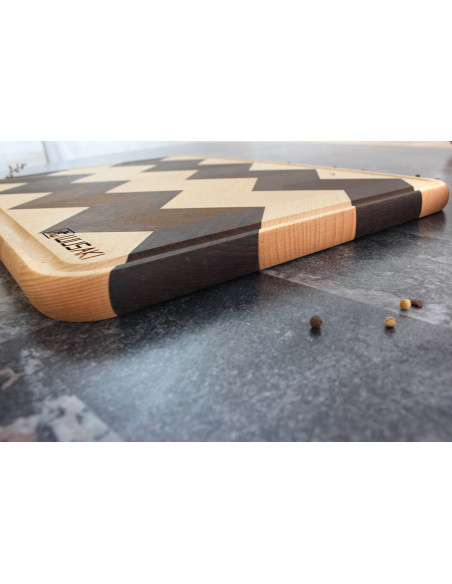 Wusaki skjærebrett i FSC-sertifisert varmebehandlet bøketre med renne - 40 x 30 x 1,9 cm