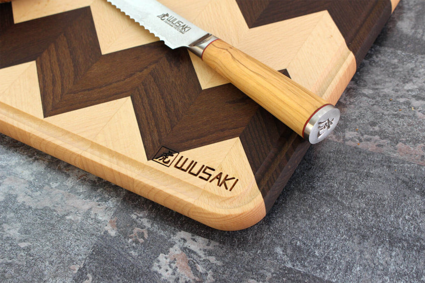 Wusaki leikkuulauta FSC-sertifioidusta lämpökäsitellystä pyökistä, jossa on kouru - 40 x 30 x 1,9 cm