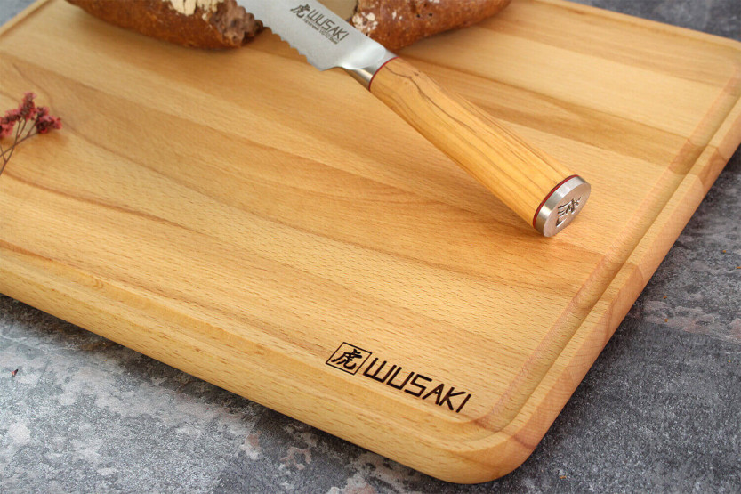 Tagliere Wusaki in legno di faggio certificato FSC con grondaia - 40 x 30 x 1,9 cm