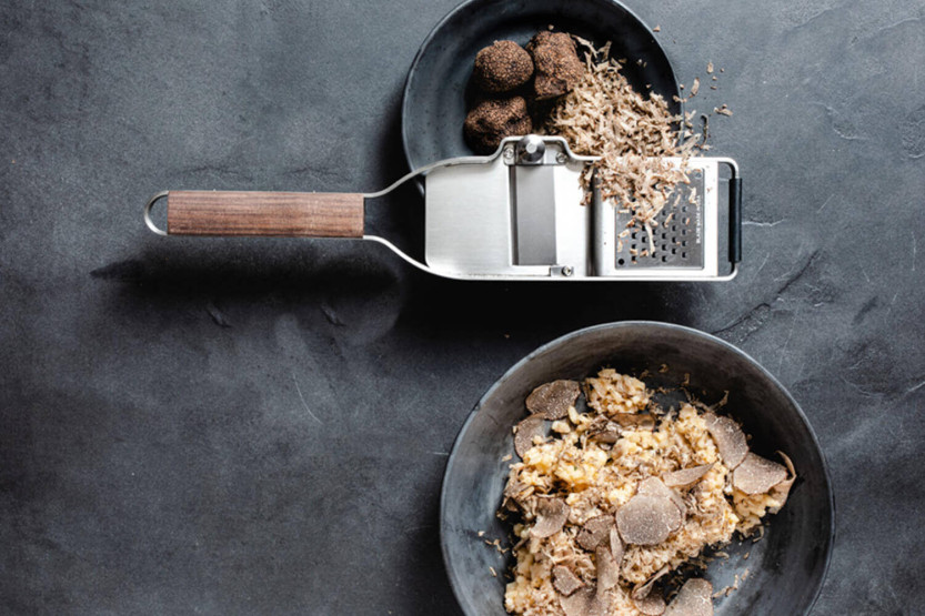 Raspador de trufas Microplane Master 2 em 1 com cabo de nogueira