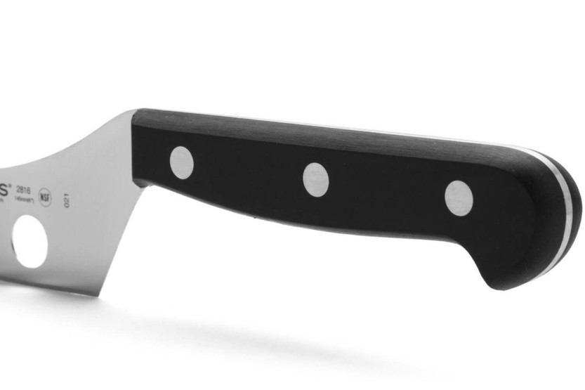 cuchillo para queso Arcos Universal con hoja perforada de 14,5 cm y mango de POM remachado