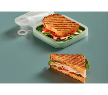 Reusable silicone Lékué sandwich case with lid 2