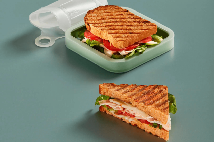 Reusable silicone Lékué sandwich case with lid