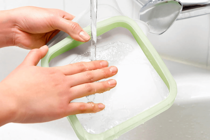 Reusable silicone Lékué sandwich case with lid
