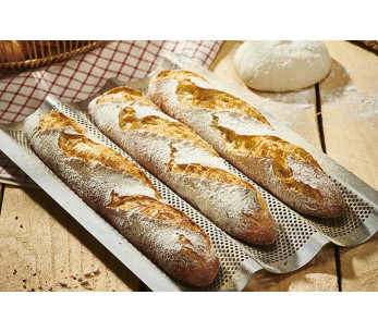 Bandeja de acero inoxidable perforada De Buyer para 3 baguettes 2