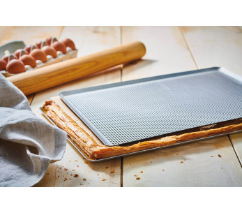 Bandeja de horno De Buyer de acero inoxidable microperforada de 40x30cm con bordes pellizcados 2